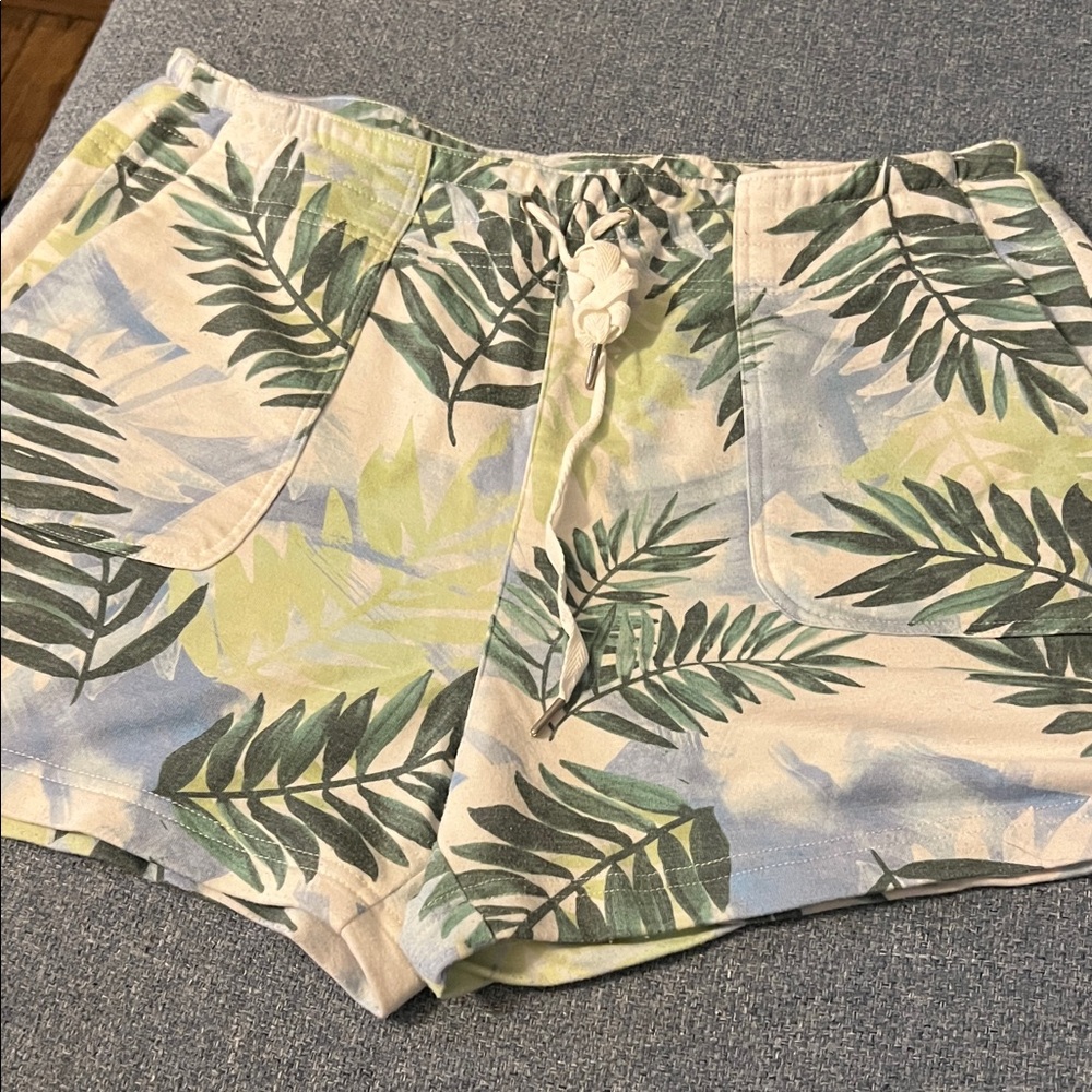 Zac & Rachel Leaf Print Women's Cargo Shorts